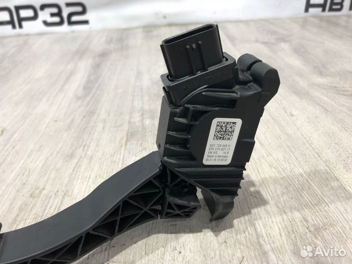 Педаль газа Skoda Octavia A7 CWV 2019