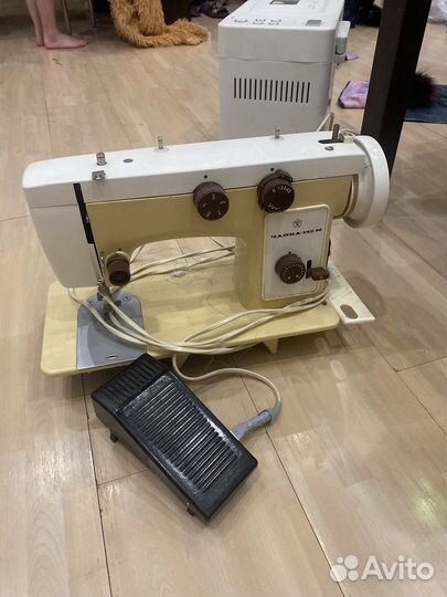 Швейная машина Чайка 142м