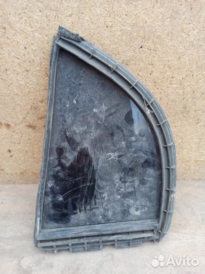 Форточка двери задняя правая Honda Civic 4D