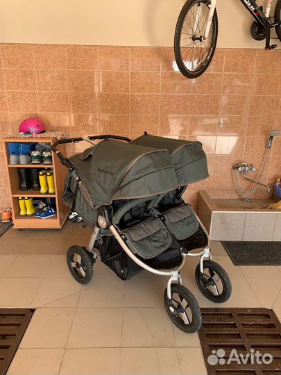 Коляска для двойни bumbleride