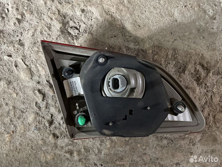 Фонарь задний внутренний правый Nissan almera G15