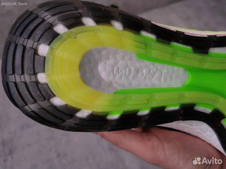 Беговые кроссовки adidas ultraboost 22