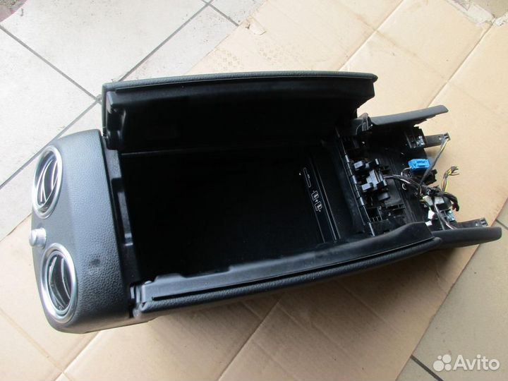 Подлокотник w205 C-class 651.921 2016