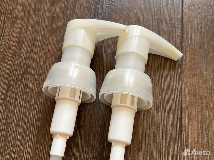 Помпа-дозатор wella professional для шампуней 1л