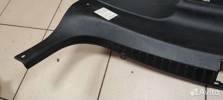 Облицовка задней панели багажника Mazda 3 BL