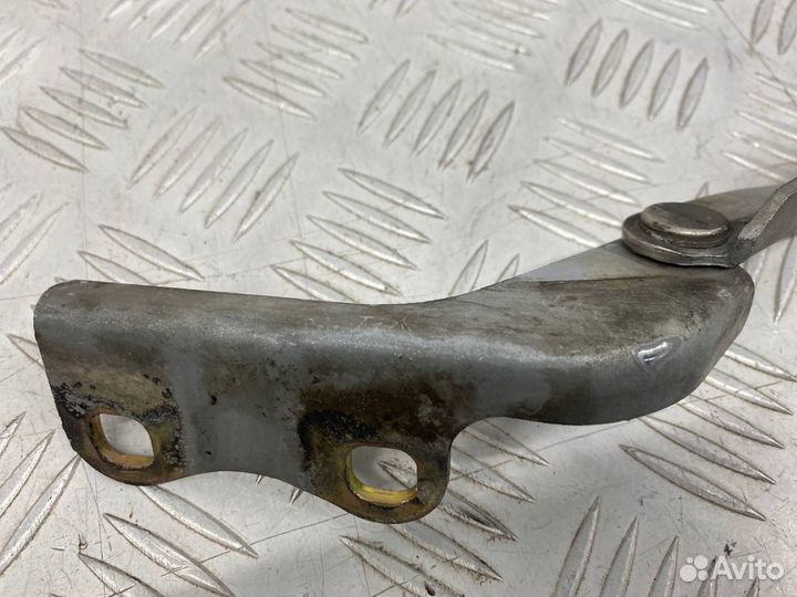 Б/У петля капота передний правый Nissan Teana J31