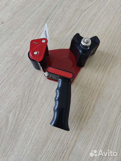 Диспенсер для скотча