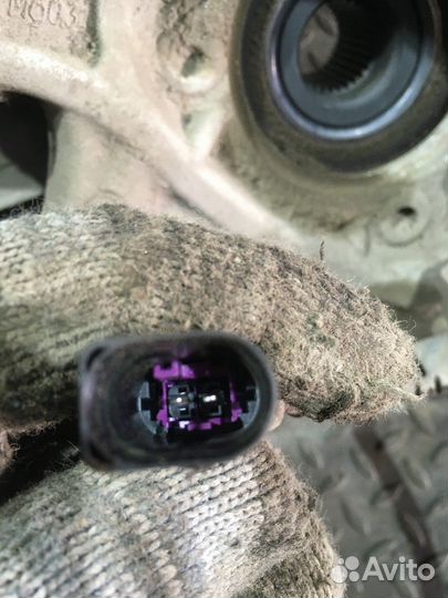 Кулак поворотный задний левый в сборе со ступицей