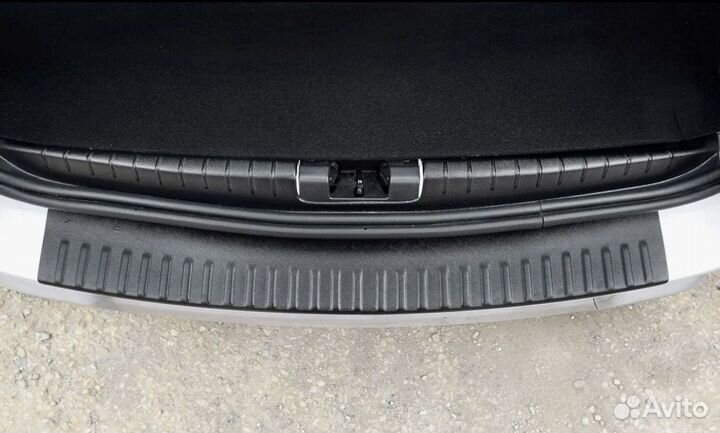 Накладка заднего бампера Рено Дастер