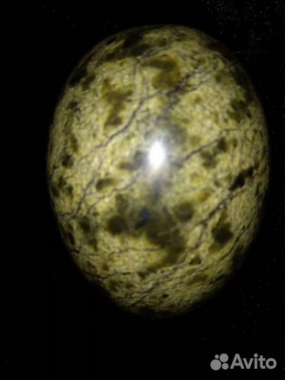 Три яйца из натурального камня змеевика