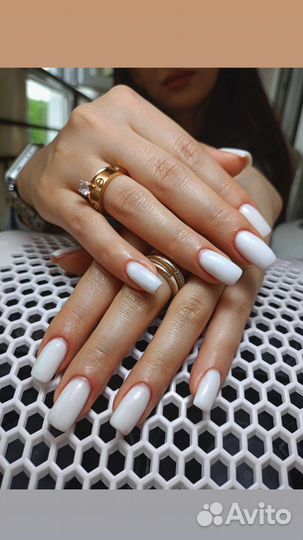 Модель на маникюр