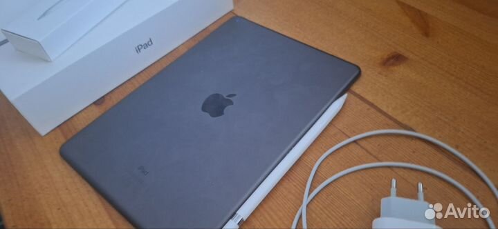 iPad 8 + Apple Pencil