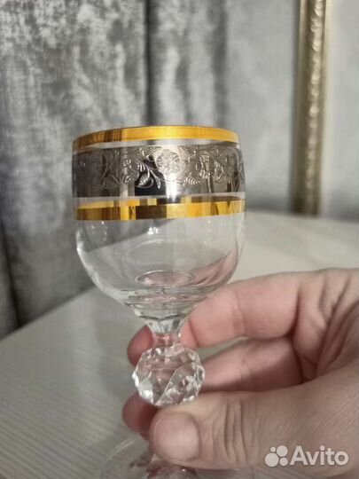 Рюмки на ножке