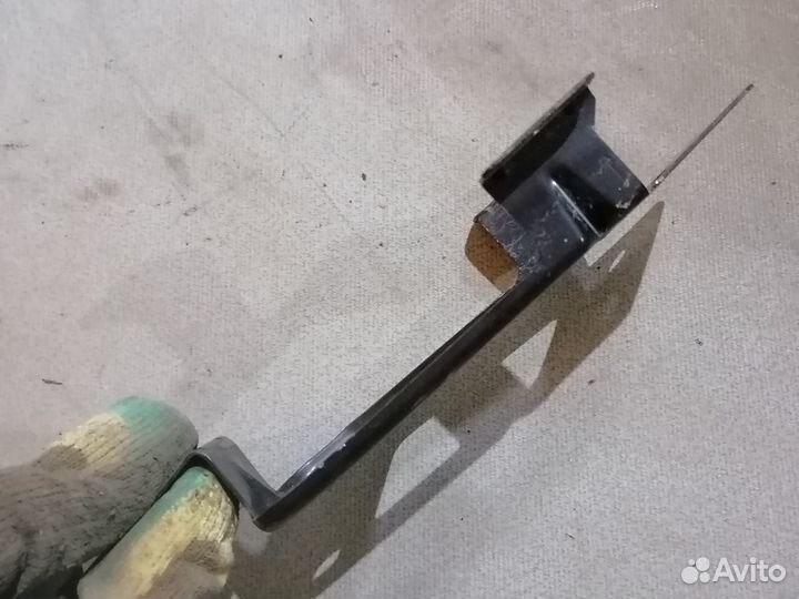 Кронштейн ручника LADA Granta