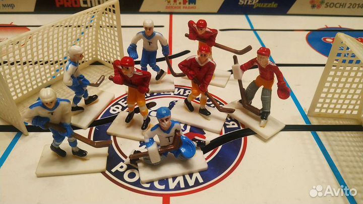 Для торта фигурки хоккеистов