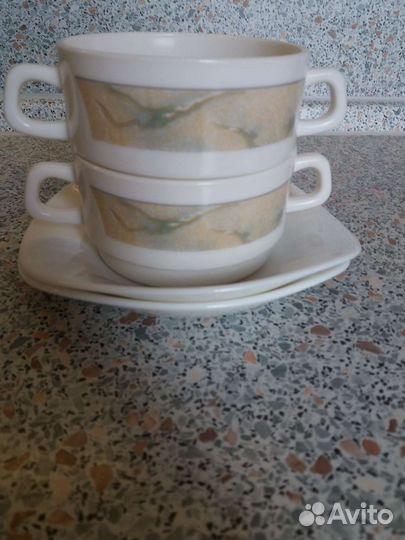 Бульонница с блюдцем