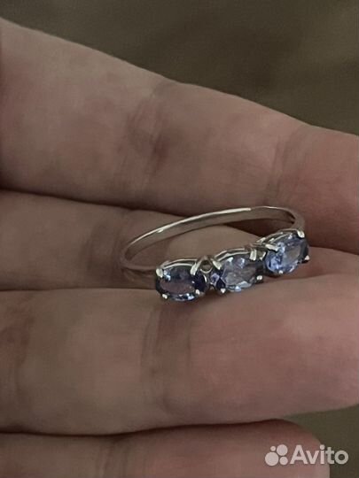 Серебряное кольцо с танзанитами натуральными