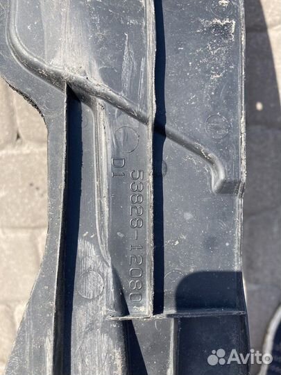 Пыльник левого крыла toyota corolla e150