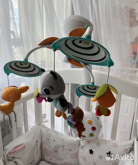 Музыкальный мобиль на кроватку