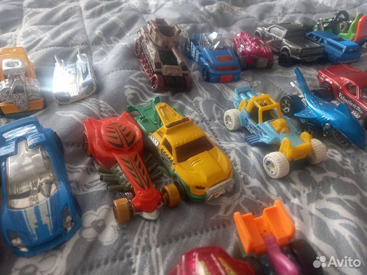 Hot wheels машинки