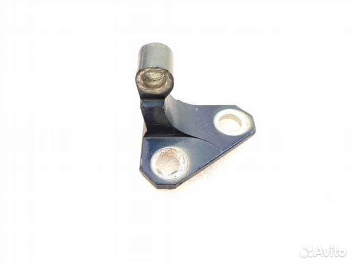 Петля двери передняя правая Volkswagen Passat B7