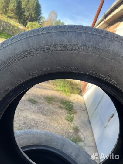Bridgestone Alenza 001 235/65 R17