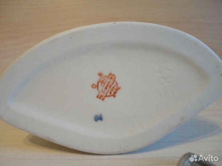 Статуэтка - карандашница (фарфор)