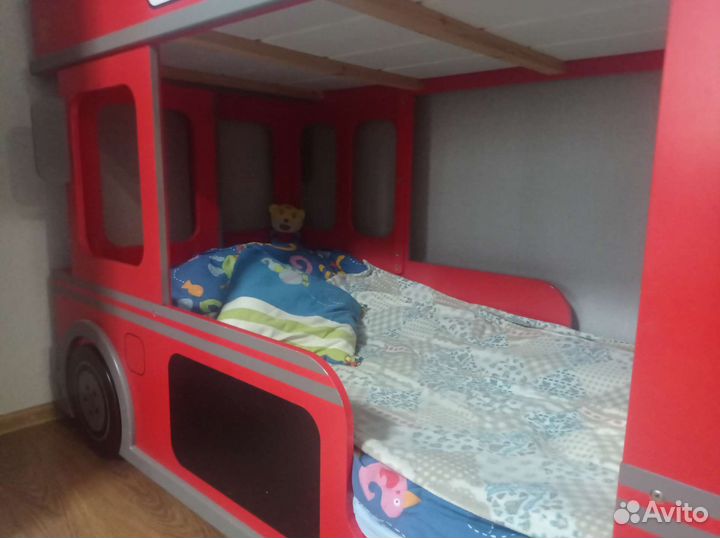 Двухъярусная кровать 