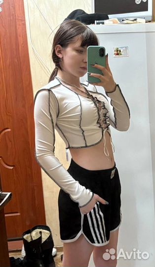 Кофта укороченая с открытым вырезом