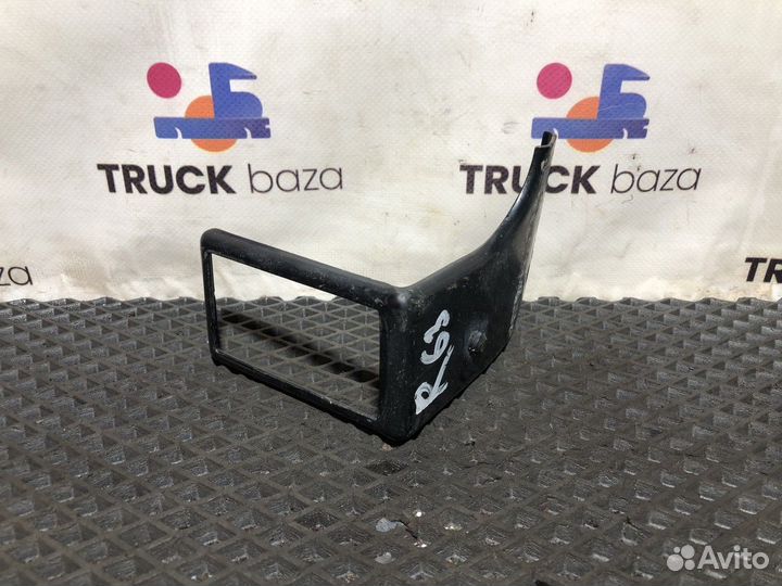 21244615 Кронштейн габарита правого