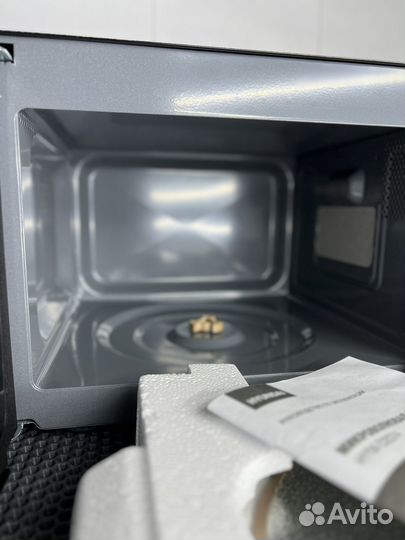 Микроволновая печь новая hyundai 700w 20 литров