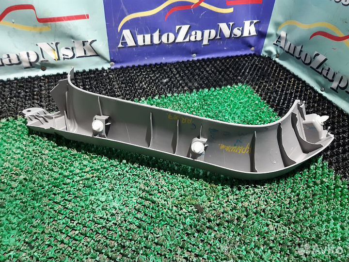 Обшивка двери багажника правая Mitsubishi Pajero Sport