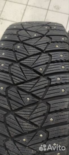 Goodyear Ultragrip 600 215/55 R17 98T