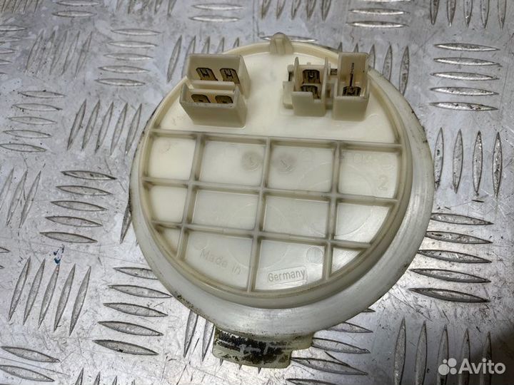 Крышка топливного насоса левая Audi A8 седан BFM