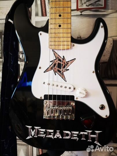 Электрогитара уменьшенная Caraya E100BK