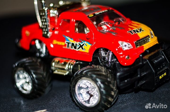 Машинка на пульте управления