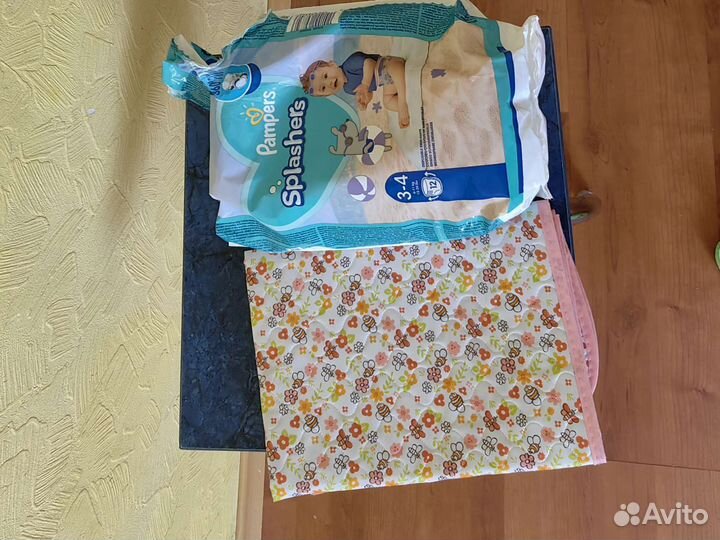 Пеленки, бутылочки, погремушки и др пакетом
