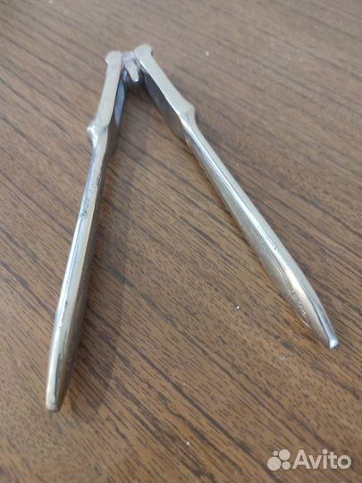 Орехокол двусторонний