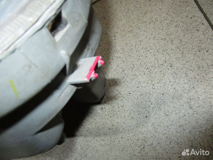 Фара противотуманная левая Toyota LC 100