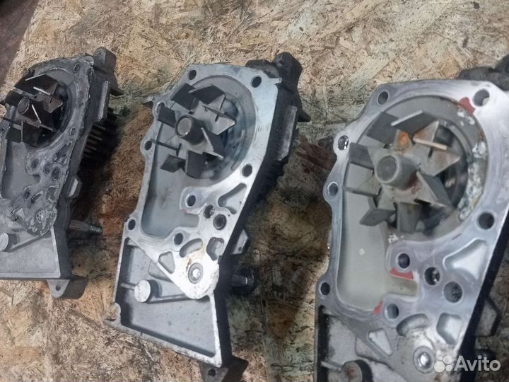 Водяная помпа Renault Logan 1 Largus Sandero