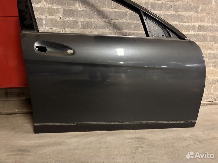 Дверь передняя Mercedes w204