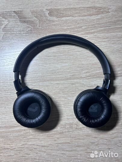 Беспроводные наушники jbl tune520