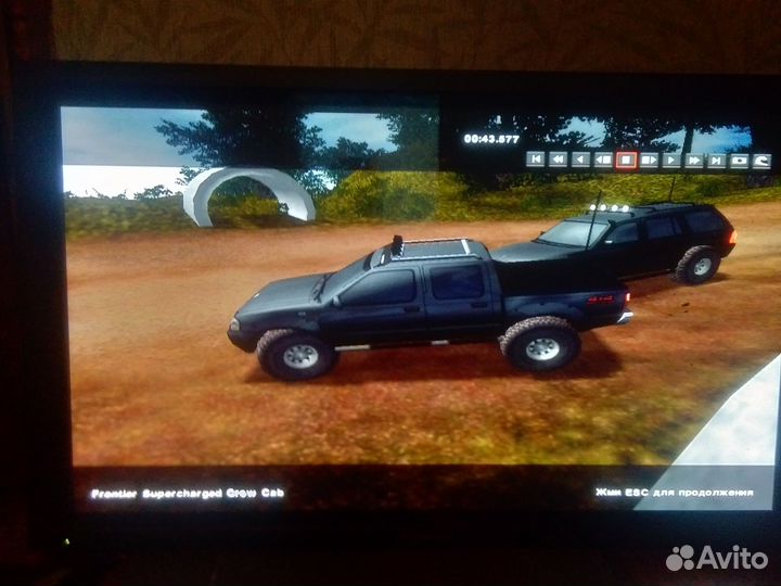 Монитор 44 дюйма