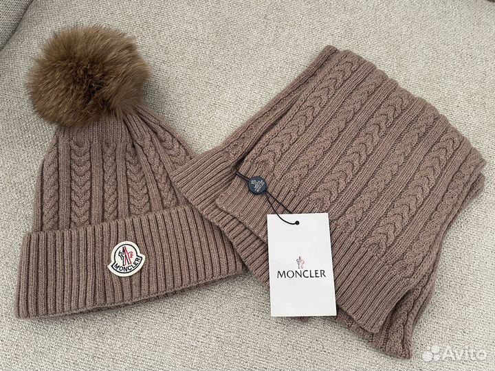 Шапка uzhe vyhozhu, moncler