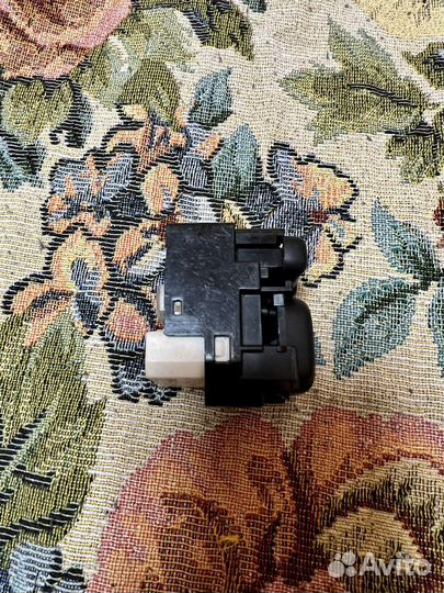 Кнопка управления зеркалами Lexus is 250