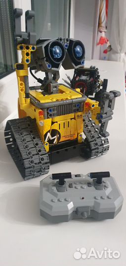 Игрушка-конструктор на дистанционном управлении