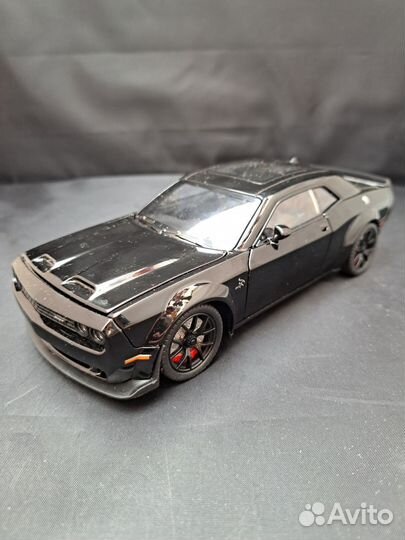 Dodge challenger srt модель в масштабе 1:24