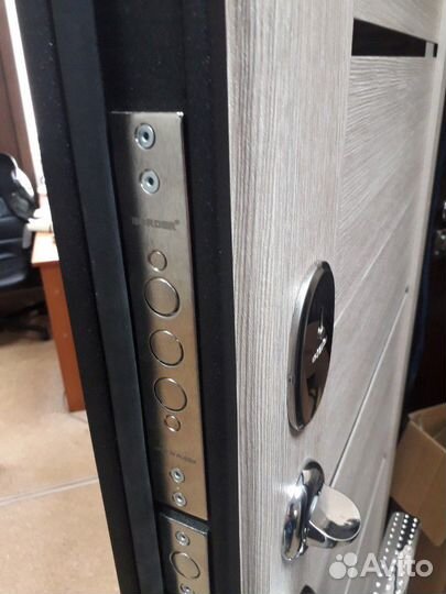 Дверь входная металлическая