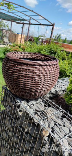 Кашпо из искусственного ротанга