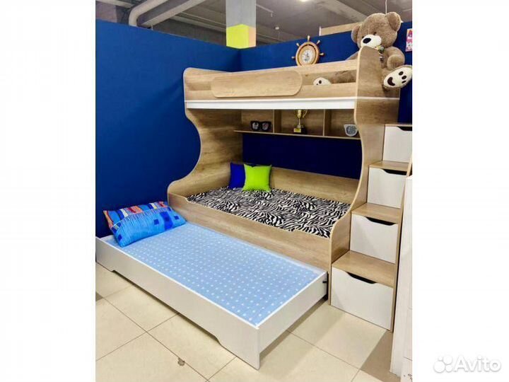 Двухъярусная кровать три спальных места Биг
